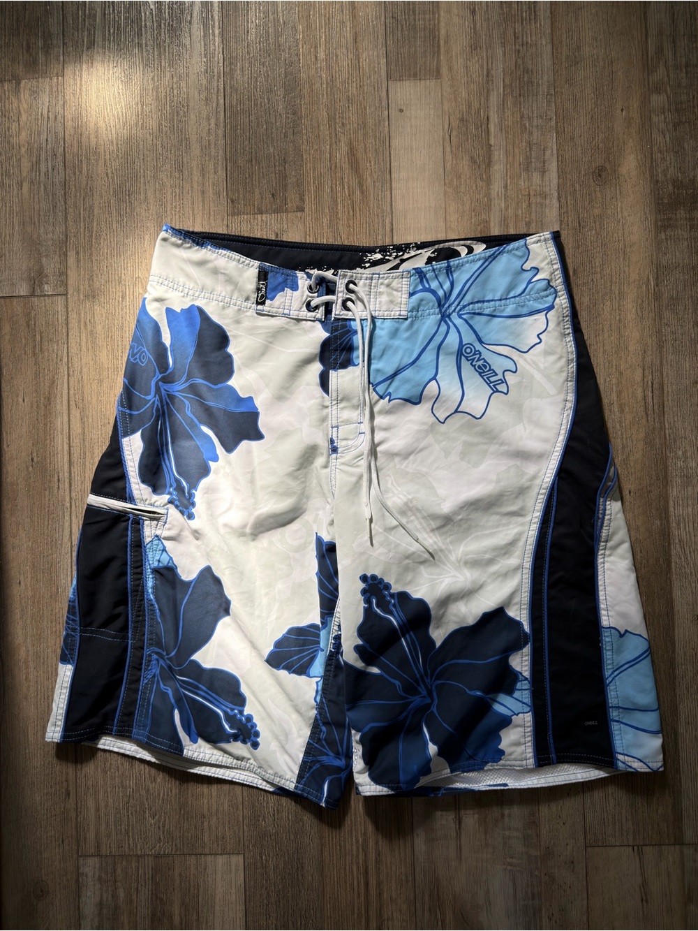 Y2k O'Neill White and Blue Hibiscus Boardshorts